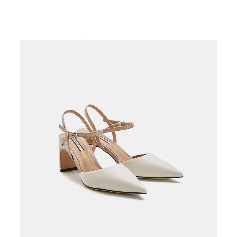 Vita mid-höga sandaler